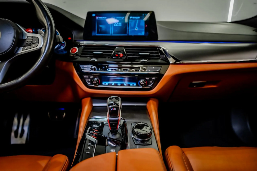 Foto do veículo BMW M5 4.4 V8 TWIN POWER M XDRIVE STEPTRONIC 2019 56.900 KM 469.900,00