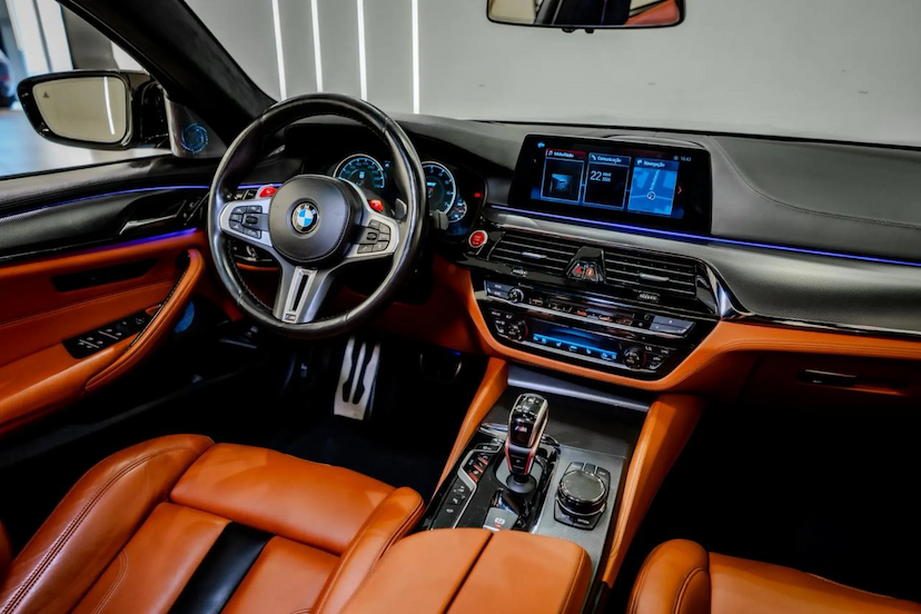 Foto do veículo BMW M5 4.4 V8 TWIN POWER M XDRIVE STEPTRONIC 2019 56.900 KM 469.900,00