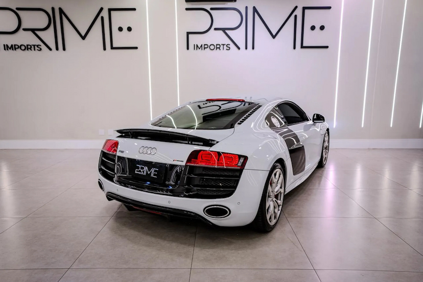 Foto do veículo AUDI R8 5.2 FSI QUATTRO V10 40V GASOLINA 2P R-TRONIC 2012 52.000 KM 664.900,00