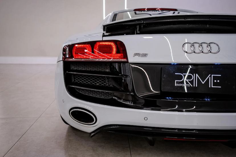 Foto do veículo AUDI R8 5.2 FSI QUATTRO V10 40V GASOLINA 2P R-TRONIC 2012 52.000 KM 664.900,00