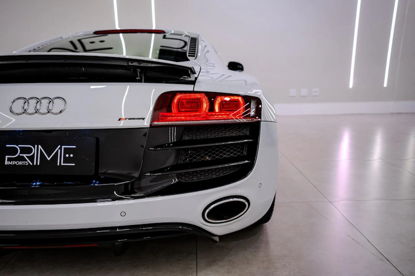 Foto do veículo AUDI R8 5.2 FSI QUATTRO V10 40V GASOLINA 2P R-TRONIC 2012 52.000 KM 664.900,00