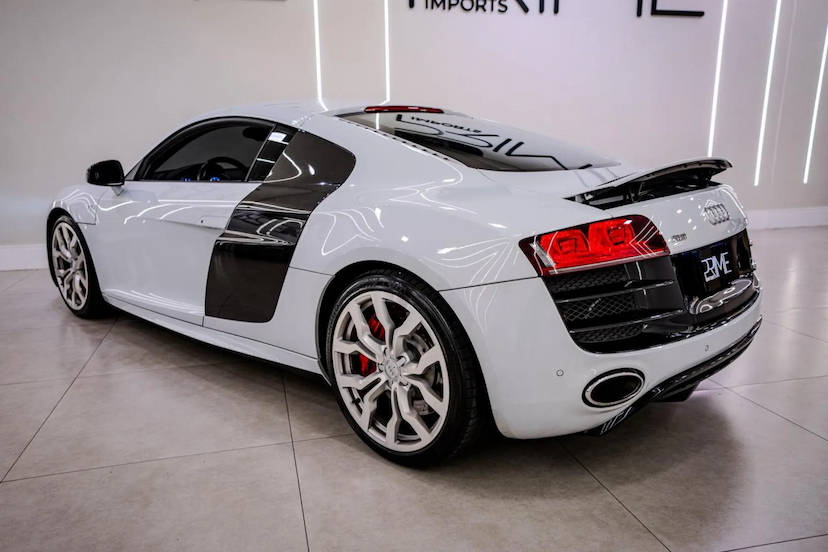 Foto do veículo AUDI R8 5.2 FSI QUATTRO V10 40V GASOLINA 2P R-TRONIC 2012 52.000 KM 664.900,00