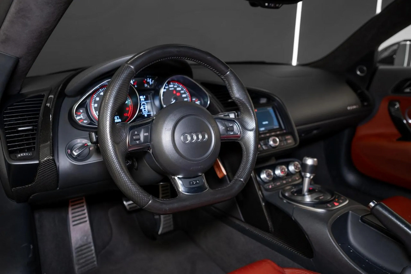 Foto do veículo AUDI R8 5.2 FSI QUATTRO V10 40V GASOLINA 2P R-TRONIC 2012 52.000 KM 664.900,00