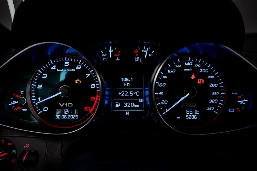 Foto do veículo AUDI R8 5.2 FSI QUATTRO V10 40V GASOLINA 2P R-TRONIC 2012 52.000 KM 664.900,00