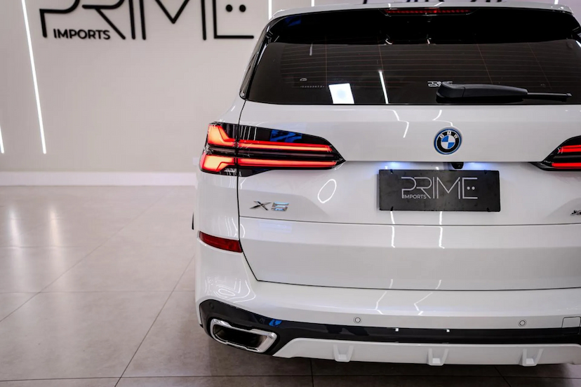 Foto do veículo BMW X5 3.0 I6 TURBO HÍBRIDO XDRIVE50E M SPORT AUTOMÁTICO 2025 27.900 KM 699.900,00