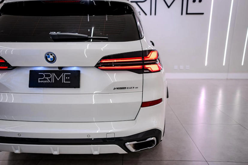 Foto do veículo BMW X5 3.0 I6 TURBO HÍBRIDO XDRIVE50E M SPORT AUTOMÁTICO 2025 27.900 KM 699.900,00