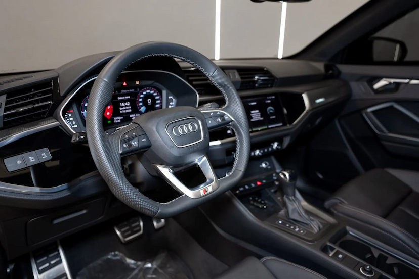 Foto do veículo AUDI Q3 2.0 40 TFSI GASOLINA PERFORMANCE BLACK PLUS QUATTRO TIPTRONIC 2025 5.900 KM 398.900,00