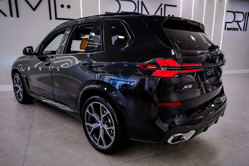 Foto do veículo BMW X5 3.0 I6 TURBO HÍBRIDO XDRIVE50E M SPORT AUTOMÁTICO 2025 19.900 KM 599.900,00