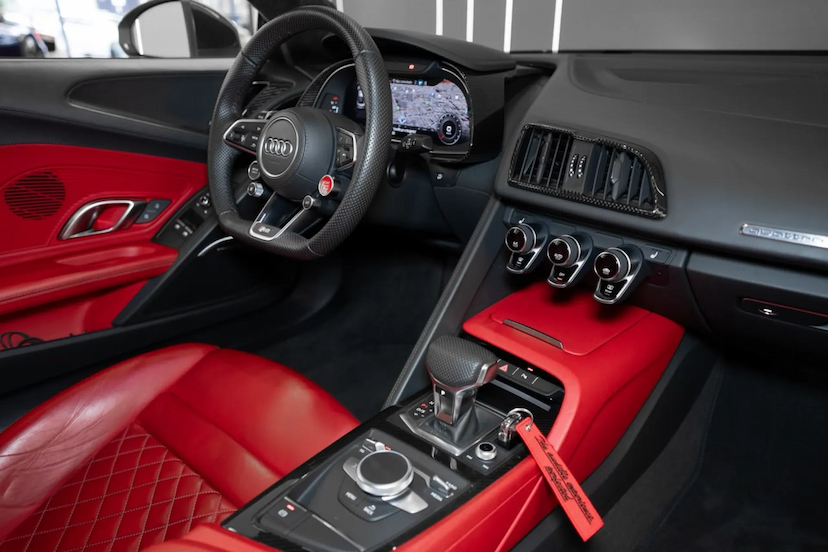 Foto do veículo AUDI R8 5.2 V10 FSI GASOLINA COUPÉ QUATTRO S TRONIC 2021 18.900 KM 1.800.000,00