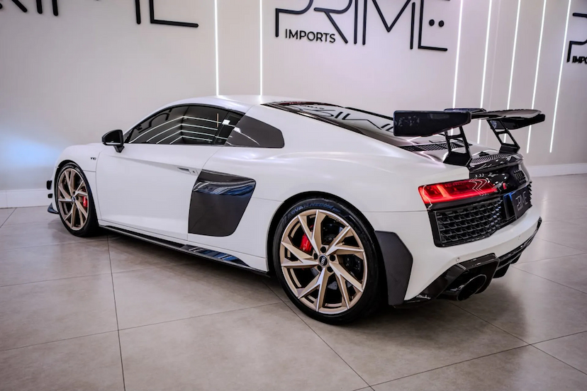 Foto do veículo AUDI R8 5.2 V10 FSI GASOLINA COUPÉ QUATTRO S TRONIC 2021 18.900 KM 1.800.000,00