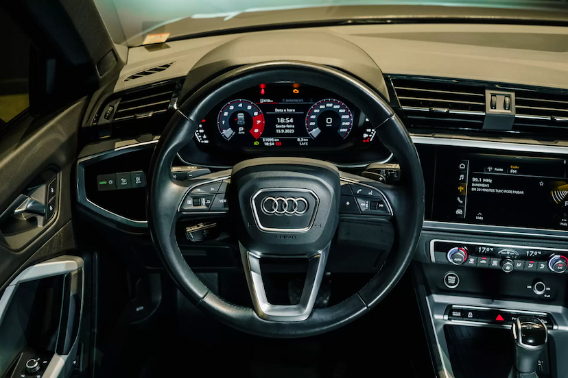 Foto do veículo AUDI Q3 1.4 35 TFSI GASOLINA BLACK S TRONIC 2021 51.095 KM 229.900,00