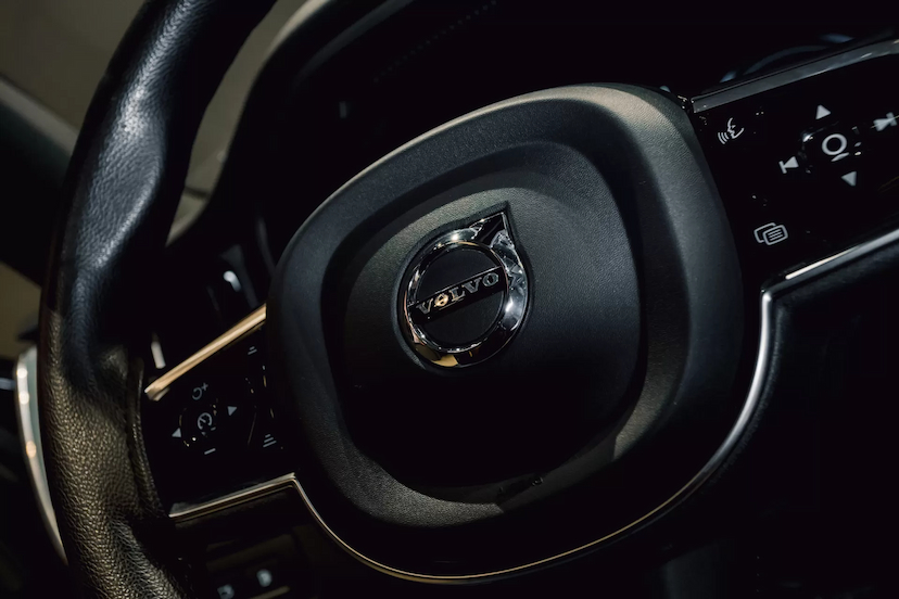 Foto do veículo VOLVO XC60 2.0 T8 HYBRID MOMENTUM AWD GEARTRONIC 2020 60.738 KM 249.900,00