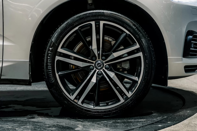 Foto do veículo VOLVO XC60 2.0 T8 HYBRID R-DESIGN AWD GEARTRONIC 2019 74.087 KM 219.900,00