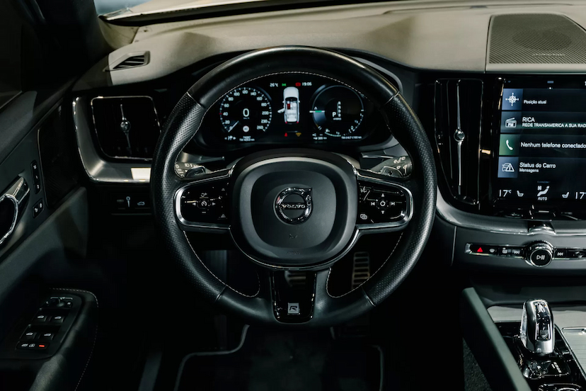 Foto do veículo VOLVO XC60 2.0 T8 HYBRID R-DESIGN AWD GEARTRONIC 2019 74.087 KM 219.900,00