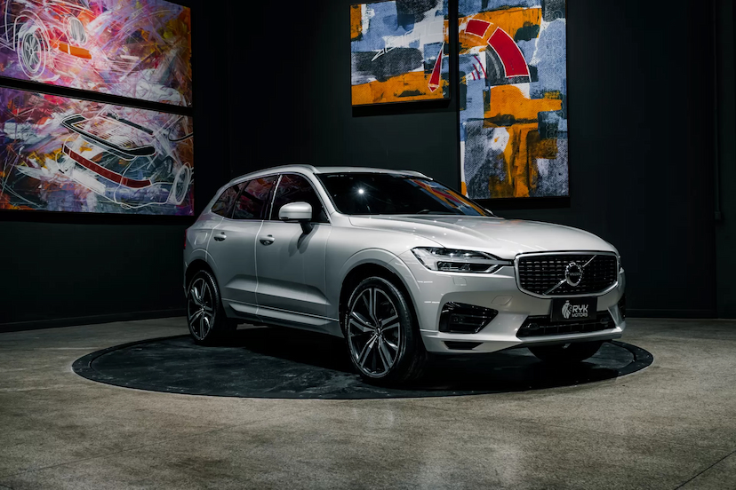 Foto do veículo VOLVO XC60 2.0 T8 HYBRID R-DESIGN AWD GEARTRONIC 2019 74.087 KM 219.900,00