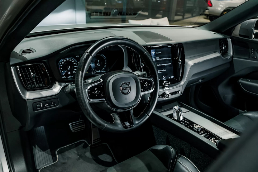 Foto do veículo VOLVO XC60 2.0 T8 HYBRID R-DESIGN AWD GEARTRONIC 2019 74.087 KM 219.900,00