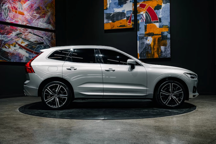 Foto do veículo VOLVO XC60 2.0 T8 HYBRID R-DESIGN AWD GEARTRONIC 2019 74.087 KM 219.900,00