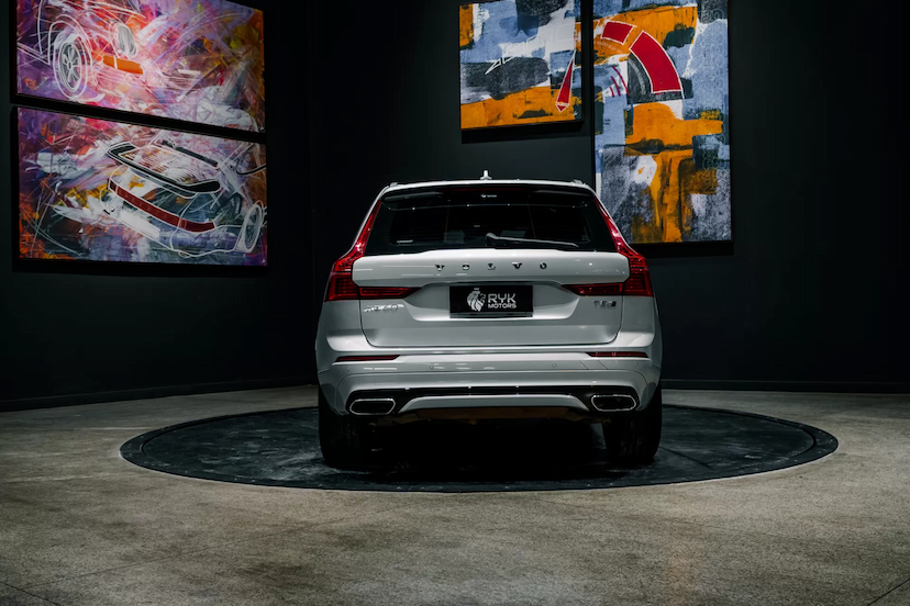 Foto do veículo VOLVO XC60 2.0 T8 HYBRID R-DESIGN AWD GEARTRONIC 2019 74.087 KM 219.900,00