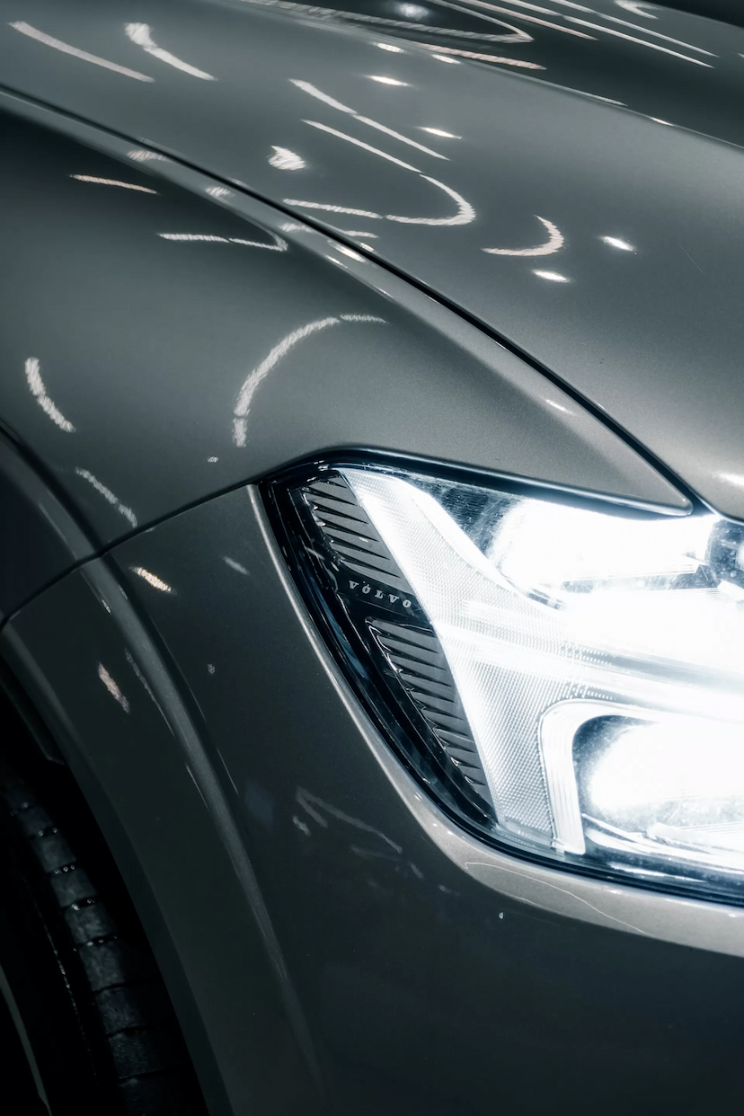 Foto do veículo VOLVO XC60 2.0 T8 HYBRID R-DESIGN AWD GEARTRONIC 2019 74.087 KM 219.900,00