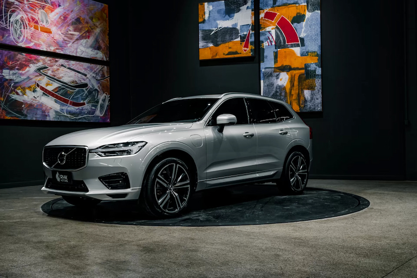 Foto do veículo VOLVO XC60 2.0 T8 HYBRID R-DESIGN AWD GEARTRONIC 2019 74.087 KM 219.900,00