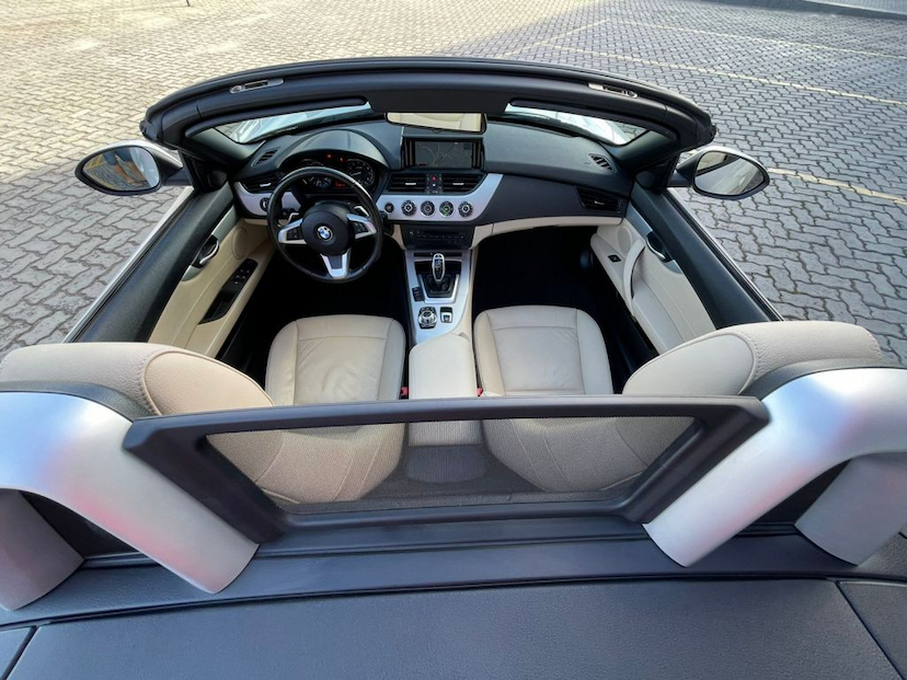 Foto do veículo BMW Z4 ROADSTER SDRIVE20I 2016 22.000 KM 259.900,00