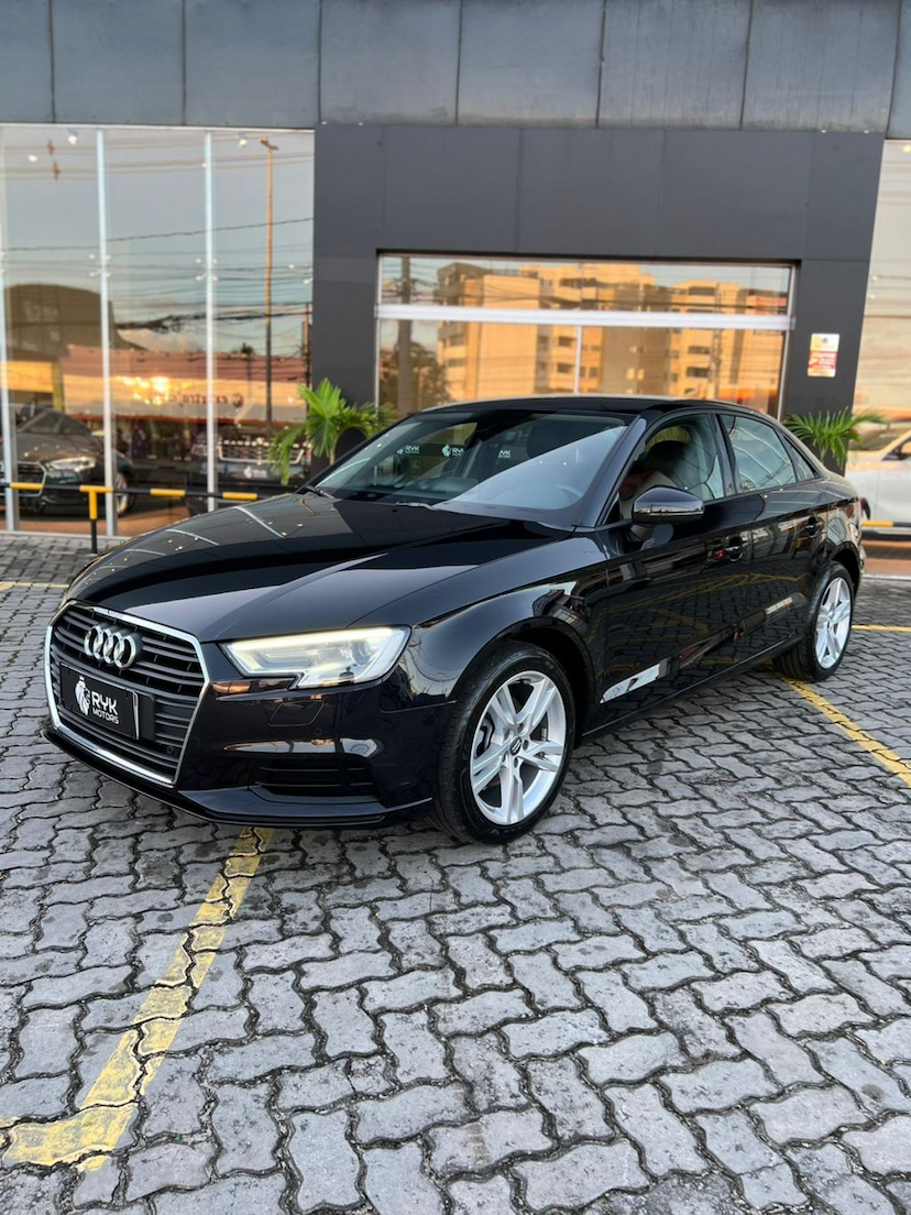 Foto do veículo AUDI A3 1.4 TFSI FLEX SEDAN PRESTIGE TIPTRONIC 2020 27.740 KM 136.900,00