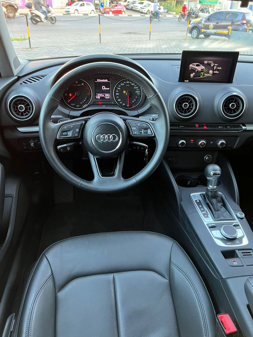 Foto do veículo AUDI A3 1.4 TFSI FLEX SEDAN PRESTIGE TIPTRONIC 2020 27.740 KM 136.900,00
