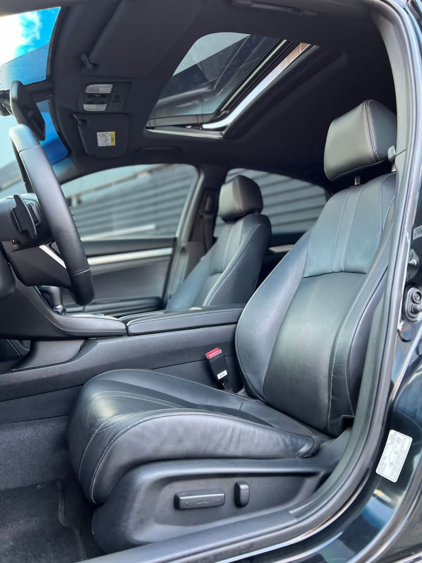 Foto do veículo HONDA CIVIC 1.5 16V TURBO GASOLINA TOURING 4P CVT 2017 53.803 KM 119.900,00