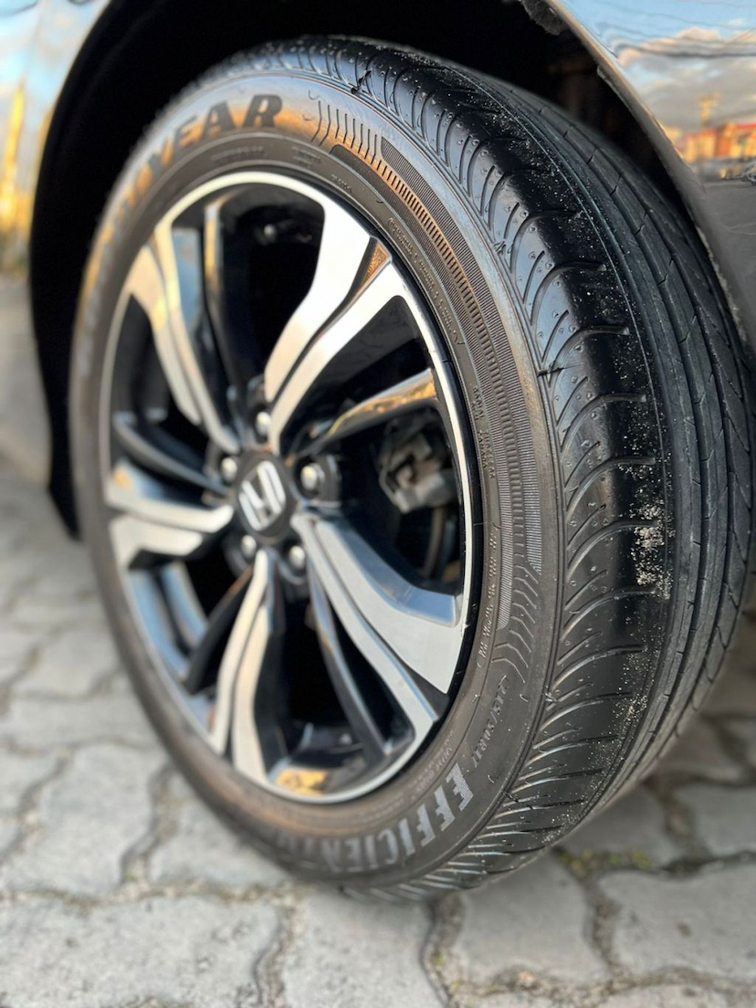 Foto do veículo HONDA CIVIC 1.5 16V TURBO GASOLINA TOURING 4P CVT 2017 53.803 KM 119.900,00