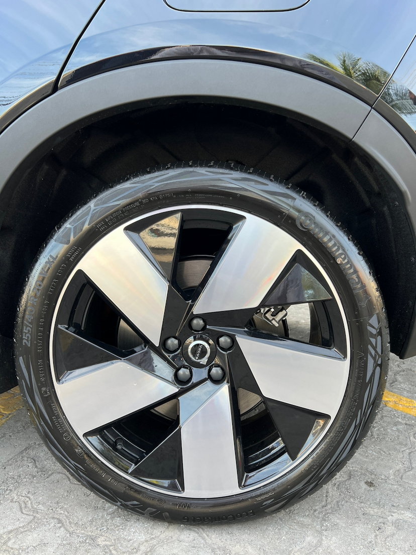 Foto do veículo VOLVO C40 P8 RECHARGE PURE ELECTRIC AWD 2023 252 KM 409.900,00