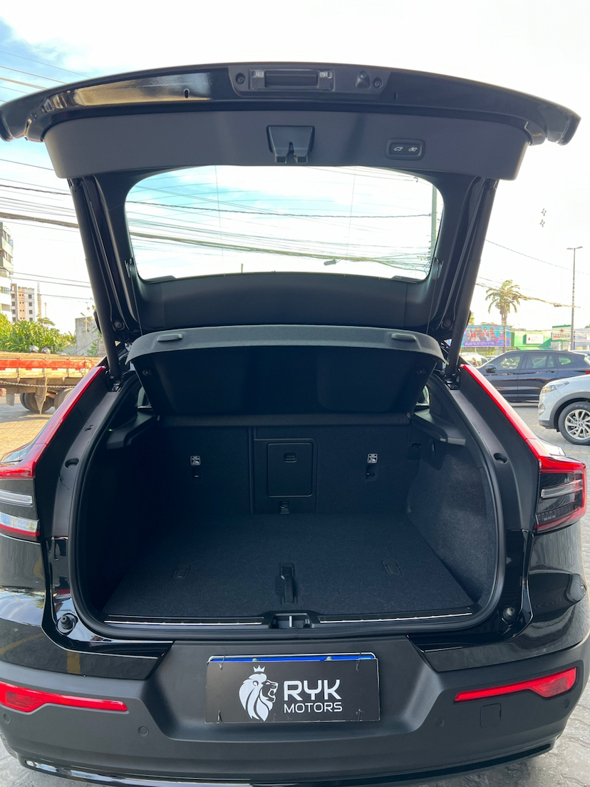 Foto do veículo VOLVO C40 P8 RECHARGE PURE ELECTRIC AWD 2023 252 KM 409.900,00