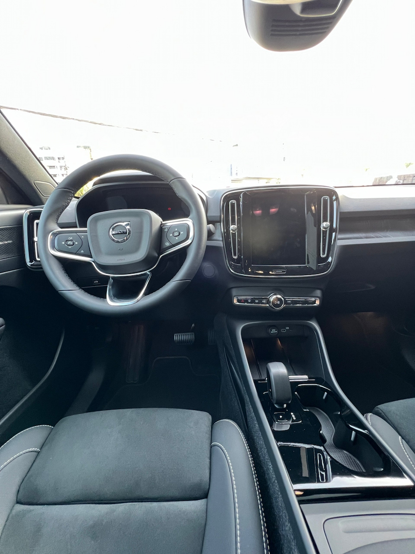 Foto do veículo VOLVO C40 P8 RECHARGE PURE ELECTRIC AWD 2023 252 KM 409.900,00