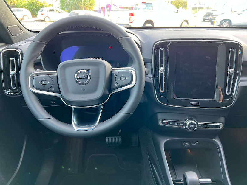 Foto do veículo VOLVO C40 P8 RECHARGE PURE ELECTRIC AWD 2023 252 KM 409.900,00