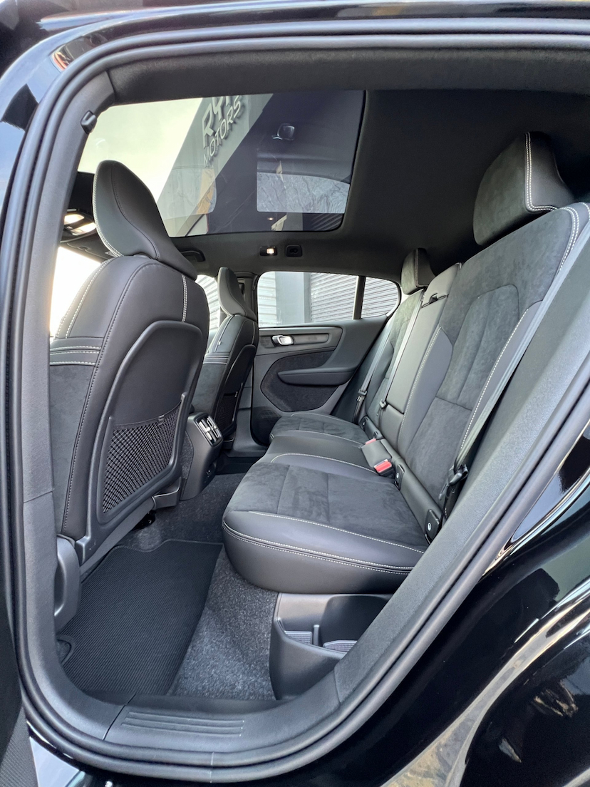 Foto do veículo VOLVO C40 P8 RECHARGE PURE ELECTRIC AWD 2023 252 KM 409.900,00