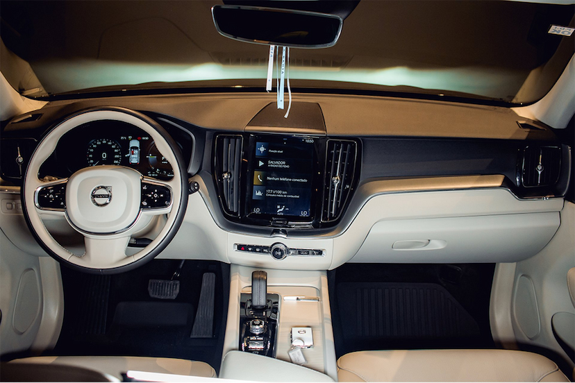 Foto do veículo VOLVO XC60 2.0 T8 HYBRID MOMENTUM AWD GEARTRONIC 2020 45.471 KM 259.900,00