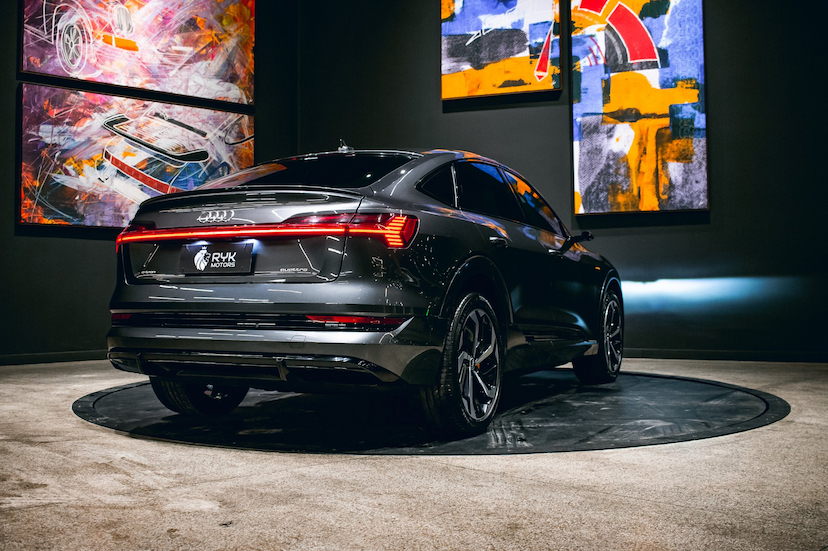 Foto do veículo AUDI E-TRON AUDI E-TRON SPORTBACK PERFORMANCE 2021 33.543 KM 399.900,00