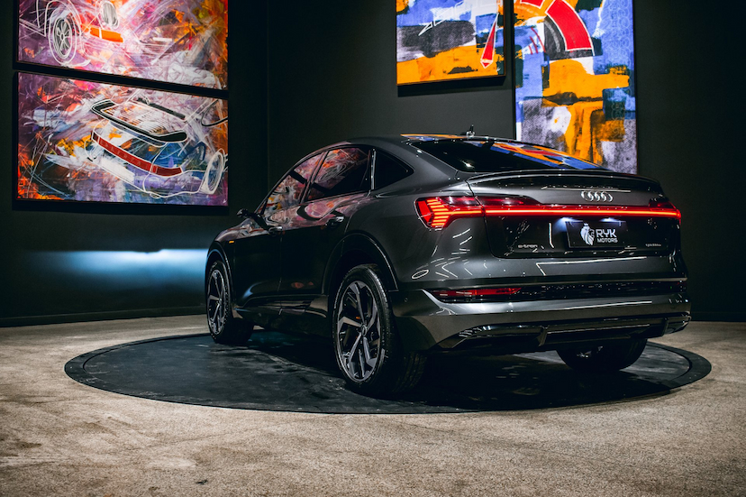 Foto do veículo AUDI E-TRON AUDI E-TRON SPORTBACK PERFORMANCE 2021 33.543 KM 399.900,00