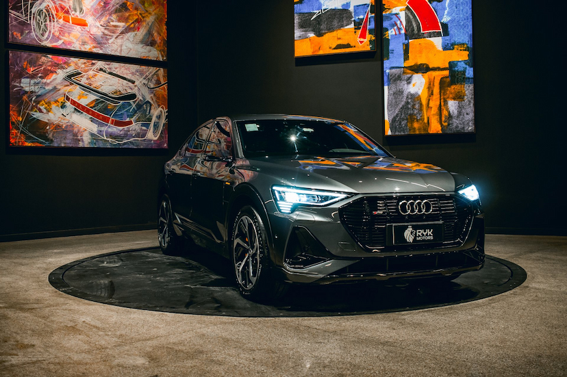 Foto do veículo AUDI E-TRON AUDI E-TRON SPORTBACK PERFORMANCE 2021 33.543 KM 399.900,00