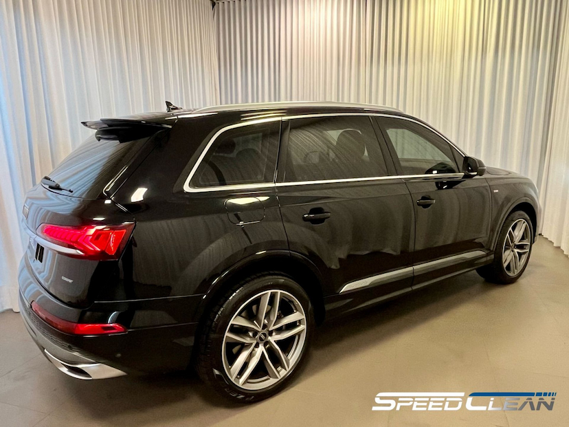 Foto do veículo AUDI Q7 S-LINE 2021 24.699 KM 459.900,00