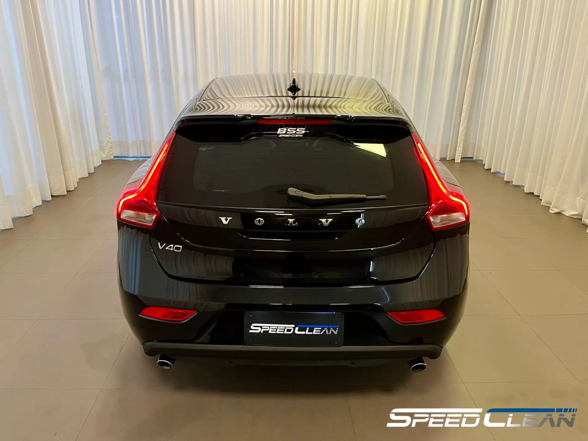 Foto do veículo VOLVO V40 T4 DYNAMIC 2015 42.000 KM 99.900,00