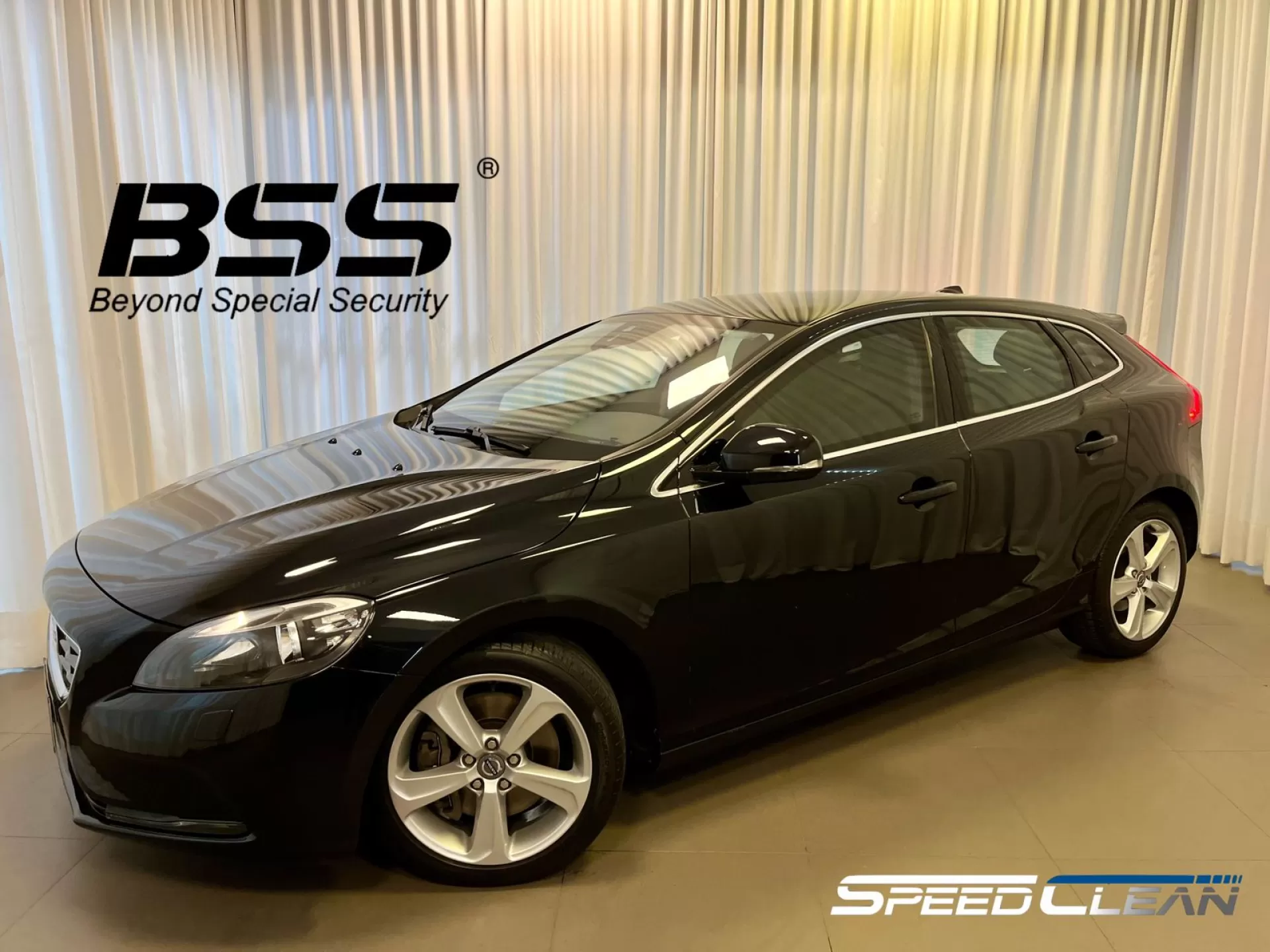 Foto do veículo VOLVO V40 T4 DYNAMIC 2015 42.000 KM 99.900,00