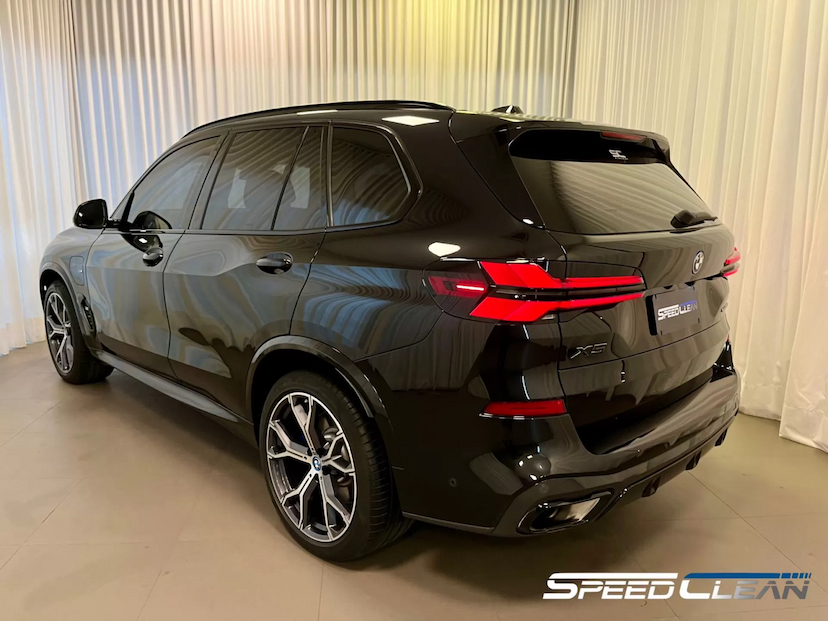 Foto do veículo BMW X5 50E M SPORT 2024 10.000 KM 820.000,00