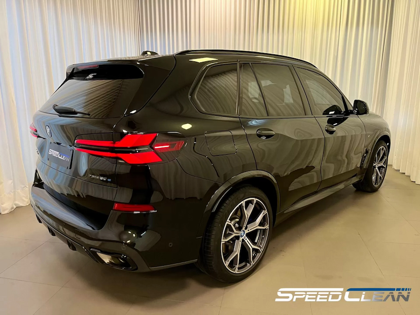 Foto do veículo BMW X5 50E M SPORT 2024 10.000 KM 820.000,00