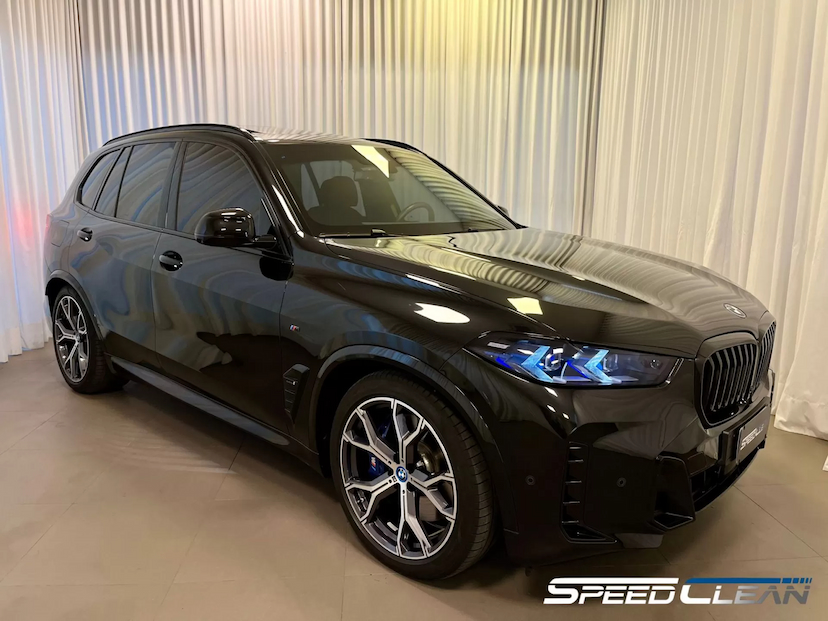 Foto do veículo BMW X5 50E M SPORT 2024 10.000 KM 820.000,00
