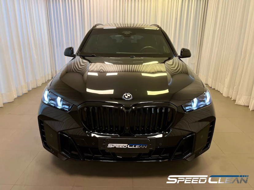 Foto do veículo BMW X5 50E M SPORT 2024 10.000 KM 820.000,00