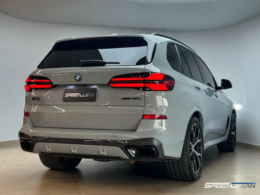 Foto do veículo BMW X5 3.0 I6 TURBO HÍBRIDO XDRIVE50E M SPORT AUTOMÁTICO 2024 35.917 KM 739.900,00