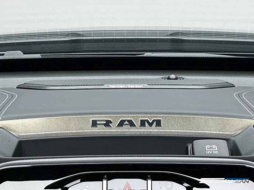 Foto do veículo RAM 1500 5.7 V8 GASOLINA REBEL CD 4X4 AUTOMÁTICO 2022 29.653 KM 410.000,00