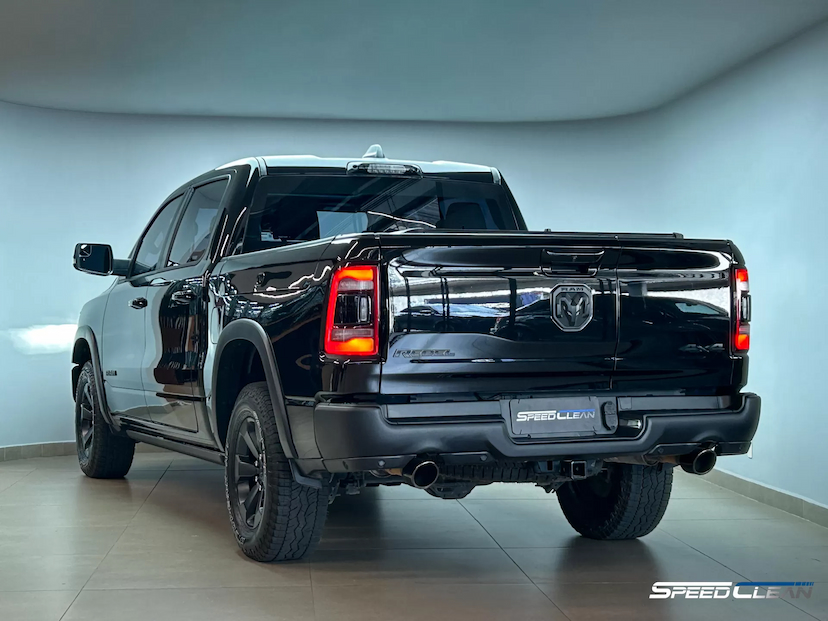 Foto do veículo RAM 1500 5.7 V8 GASOLINA REBEL CD 4X4 AUTOMÁTICO 2022 29.653 KM 410.000,00