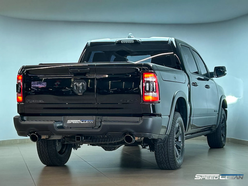 Foto do veículo RAM 1500 5.7 V8 GASOLINA REBEL CD 4X4 AUTOMÁTICO 2022 29.653 KM 410.000,00