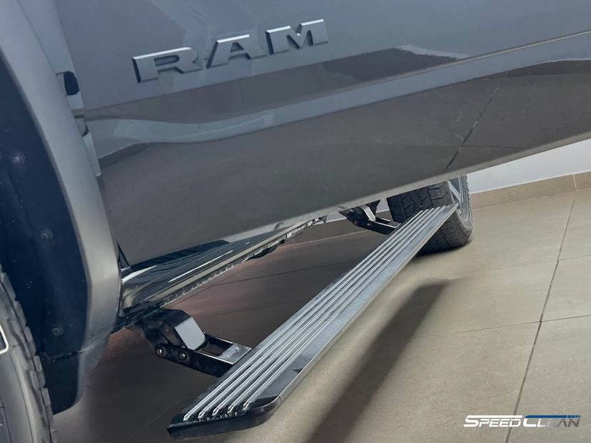 Foto do veículo RAM 1500 5.7 V8 GASOLINA REBEL CD 4X4 AUTOMÁTICO 2022 29.653 KM 410.000,00